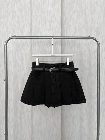 【現貨出清】黑百褶牛仔短褲裙(附皮帶)4