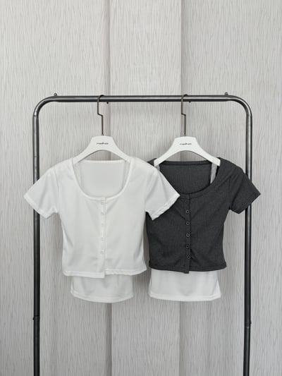 【限量現貨】圓領排扣短袖上衣(附白色三扣蕾絲背心)4