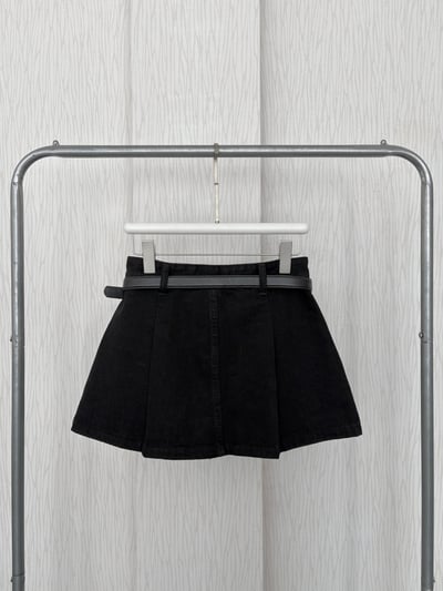 【現貨出清】黑百褶牛仔短褲裙(附皮帶)5