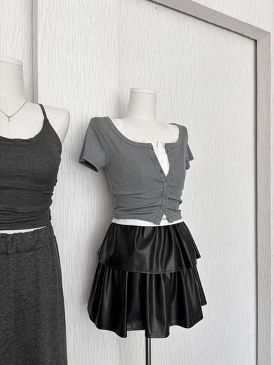 【限量現貨】圓領排扣短袖上衣(附白色三扣蕾絲背心)8