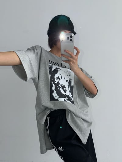 5月連線🇰🇷HELLOHI黑白金毛畫像側開衩棉質寬鬆T恤3