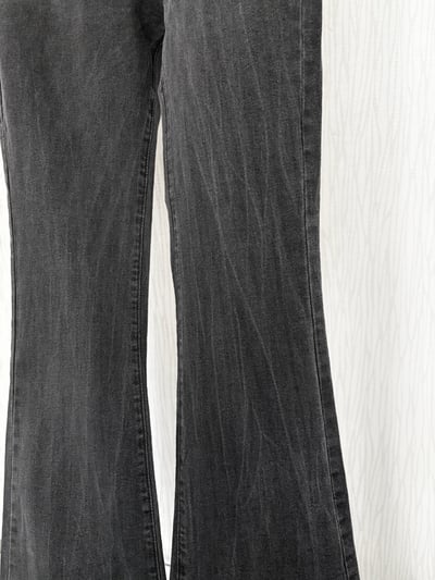 薄款豎刷痕碳灰色方口袋牛仔喇叭褲6