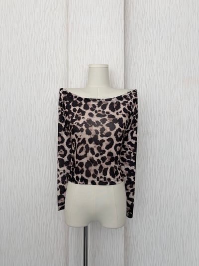 一字領豹紋雪紡上衣5