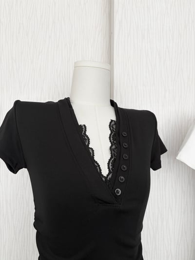 蕾絲排扣腰身下U短袖上衣3