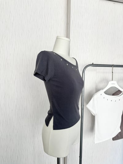 【限量】正韓🇰🇷金屬鎖環不對稱斜擺開衩貼身短袖上衣2