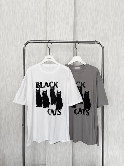 5月連線🇰🇷BLACK CATS四隻黑貓側開衩棉質寬鬆T恤1