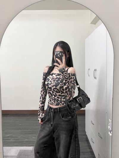 一字領豹紋雪紡上衣1