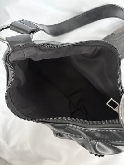 【限量現貨】磁吸皮帶釦軟皮彎月腋下包5