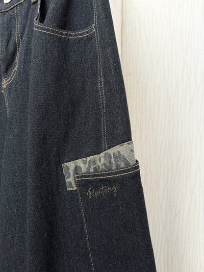 豹紋口袋原色藍牛仔彎刀褲4