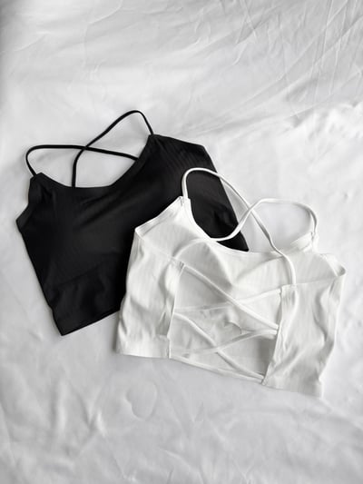 超好穿.ᐟ.ᐟ直坑紋後交叉冰絲罩杯背心1