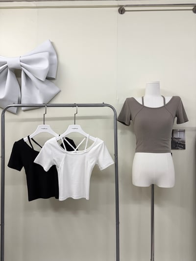 圓領細肩修飾感短袖上衣1