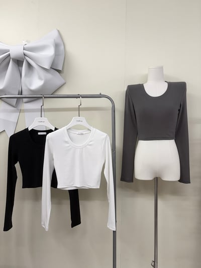 U領直坑紋超彈短版長袖上衣1