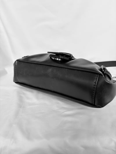 【限量現貨】磁吸皮帶釦軟皮彎月腋下包3