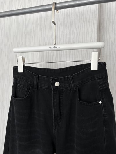 闆娘最愛款♡抓痕感A字黑色牛仔寬褲5