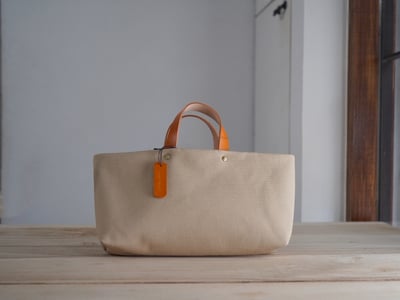 【福利品】56 . 托特包 淡奶綠  65折1