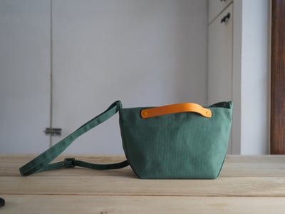 【福利品】85. 拉鍊小托特包 湖水藍綠 5 折1