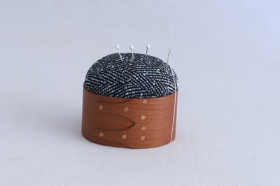 縫紉工具： 桃木針插6