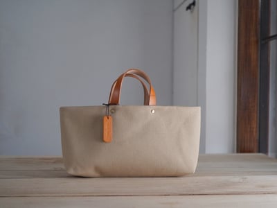 【福利品】56 . 托特包 淡奶綠  65折2