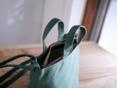 【福利品】23. Vegan純素拉鍊小托特包 湖水藍綠  5 折3