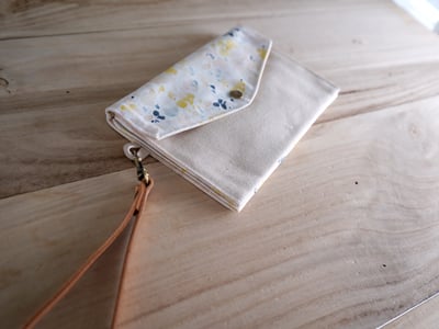 【福利品】10. 手拿小包 生成白 6 折2