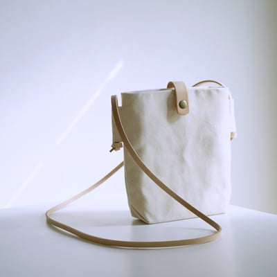 新年福袋 | 簡單斜背蠟包x皮革手環帶 1000元 |17