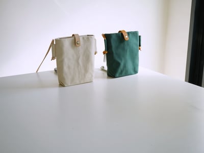 新年福袋 | 簡單斜背蠟包x皮革手環帶 1000元 |8