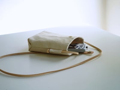 新年福袋 | 簡單斜背蠟包x皮革手環帶 1000元 |10