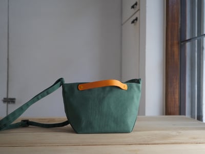 【福利品】85. 拉鍊小托特包 湖水藍綠 5 折5