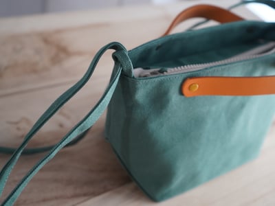 【福利品】85. 拉鍊小托特包 湖水藍綠 5 折4