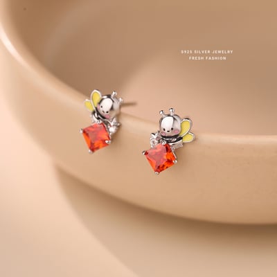 小蜜蜂紅鋯石滴膠耳釘3