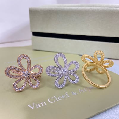 梵N蕾絲花朵項鏈耳釘戒指套組3