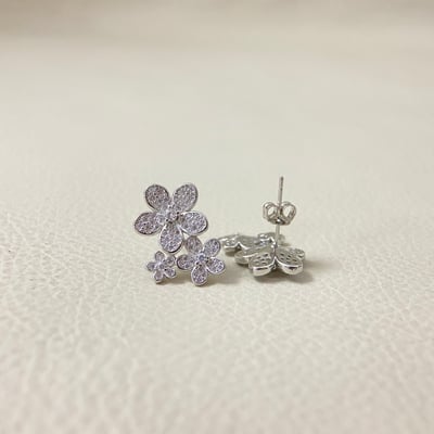 格N大小花瓣耳釘2