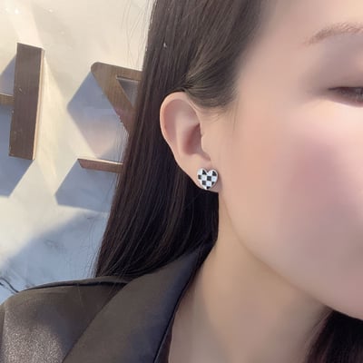黑白格子愛心耳釘2