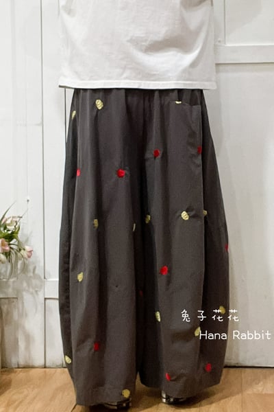 WE家刺繡花落地造型褲(灰) 210283