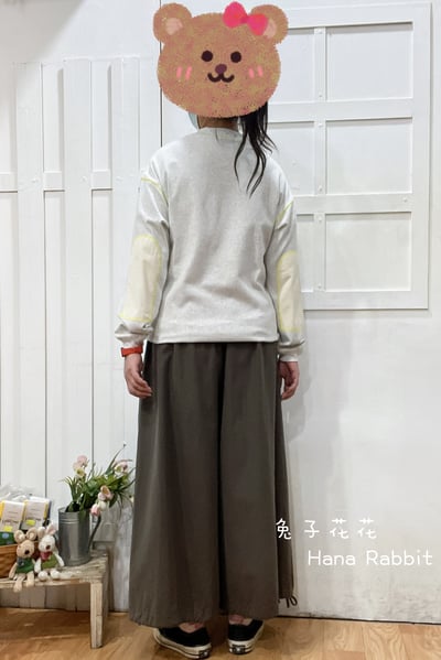 明線袖補丁彈力棉上衣(花灰) 145733