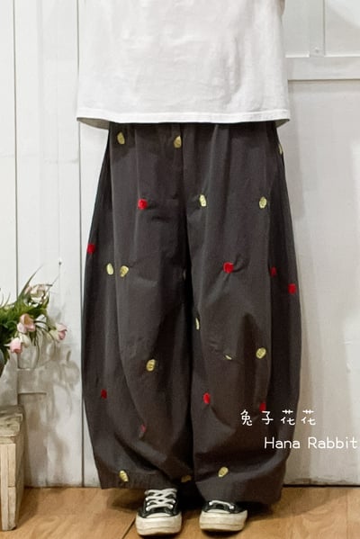WE家刺繡花落地造型褲(灰) 210281