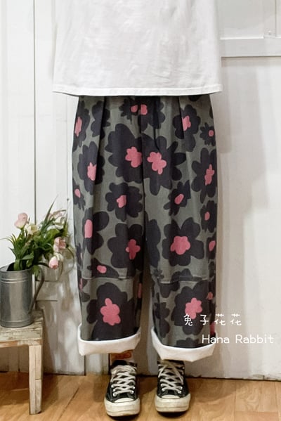 WE家水洗大花朵九分造型褲(灰) 177061