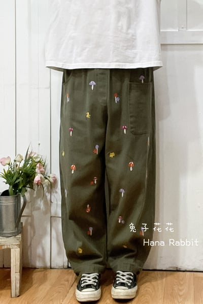 可愛感刺繡小蘑菇造型褲 192421