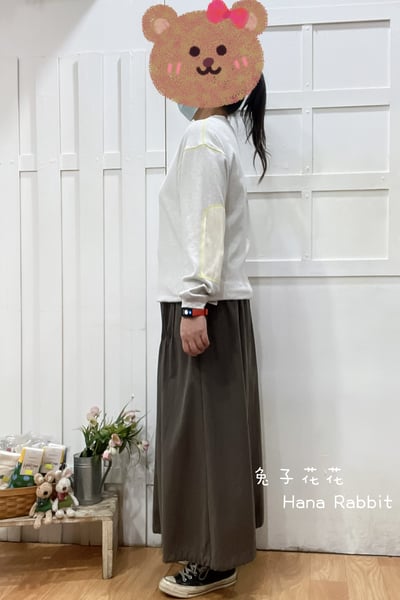 明線袖補丁彈力棉上衣(花灰) 145732