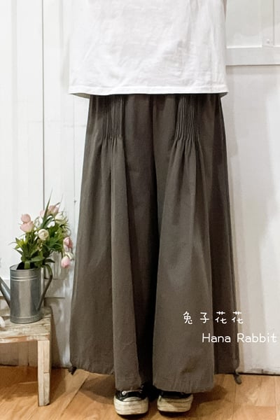 森系壓摺可縮腳闊腿寛褲裙(灰) 311011
