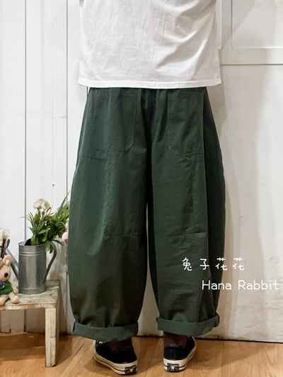 日系小布標棉麻南瓜造型褲(墨綠) 137653
