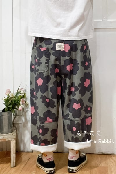 WE家水洗大花朵九分造型褲(灰) 177063