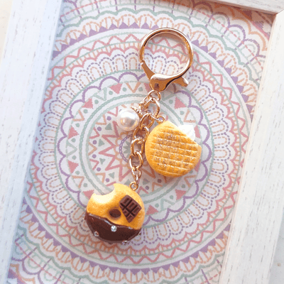 咬一口甜甜圈吊飾2