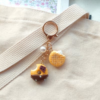 咬一口甜甜圈吊飾1