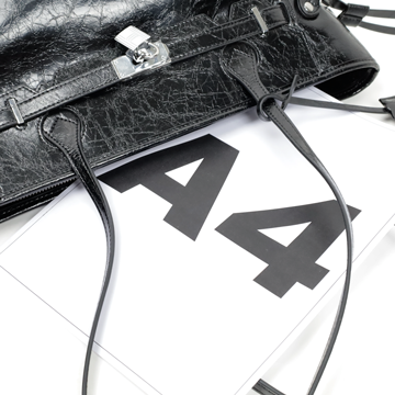 Voyage Lock 油蠟牛皮鎖釦托特包3