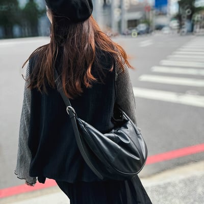 TRueSo 觸柔牛皮極軟經典牛角包-黑色1