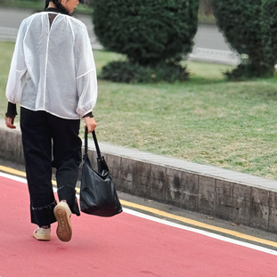 TRueSo 觸柔牛皮結理托特兩用包-黑色9