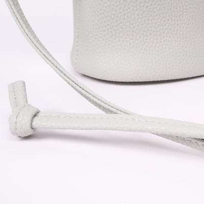 典雅德比抽繩真皮側揹桶包5