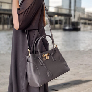 Éclat 真皮鎖釦三層手提包13