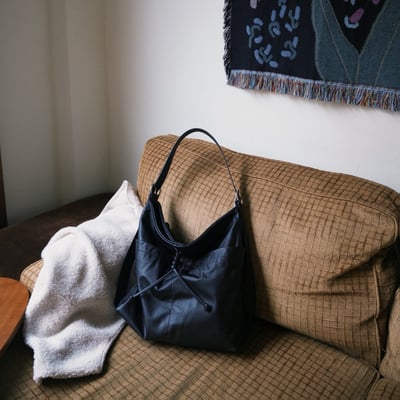 TRueSo 觸柔牛皮綁結肩包-黑色1